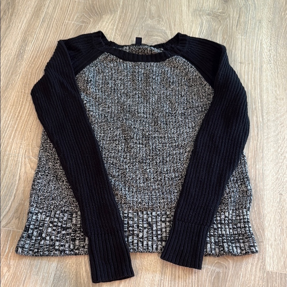 American Eagle Outfitters Black and White Knit Sweater